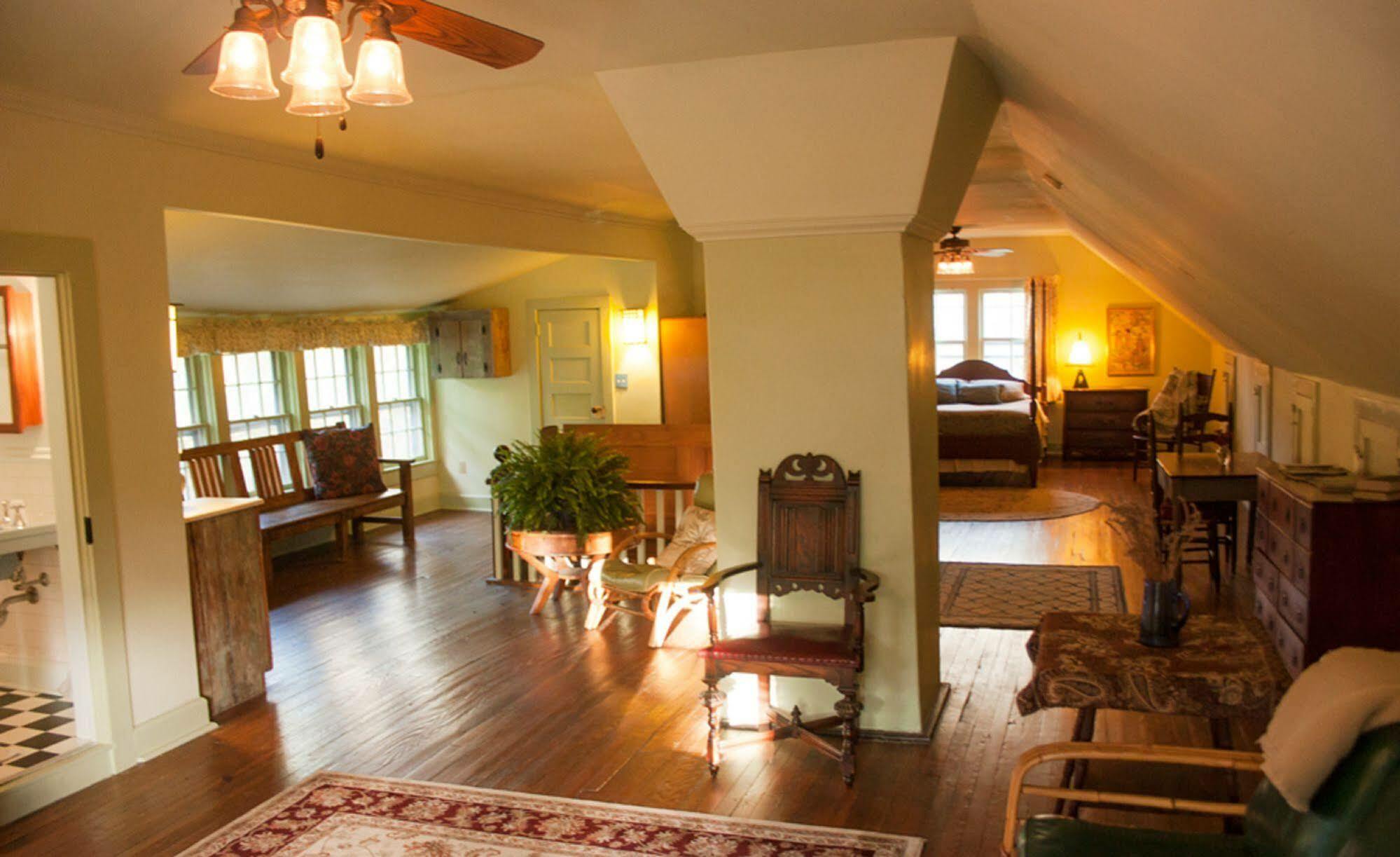 Black Mountain Inn Экстерьер фото
